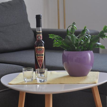 Apartman Mirna ロヴィニ エクステリア 写真