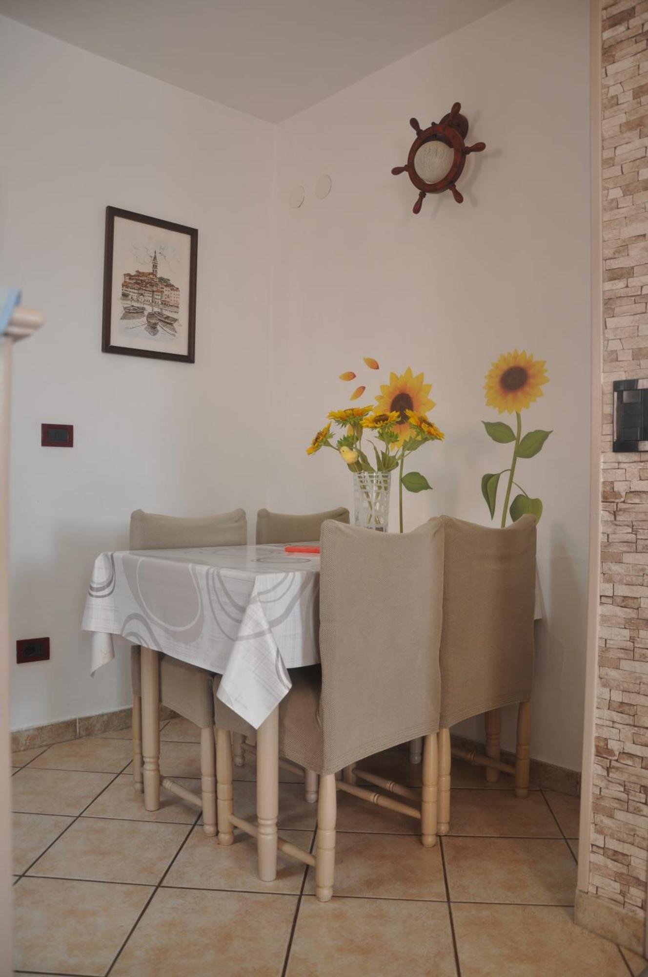 Apartman Mirna ロヴィニ エクステリア 写真