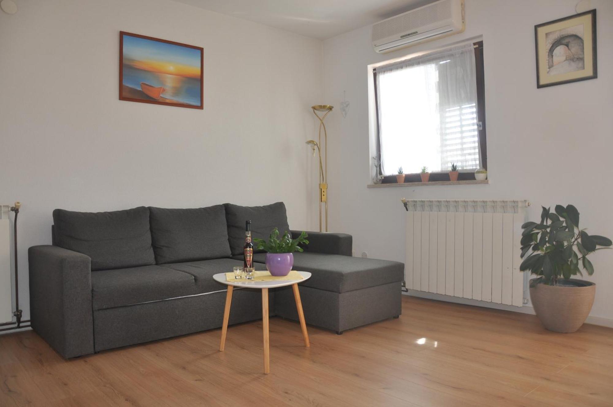 Apartman Mirna ロヴィニ エクステリア 写真