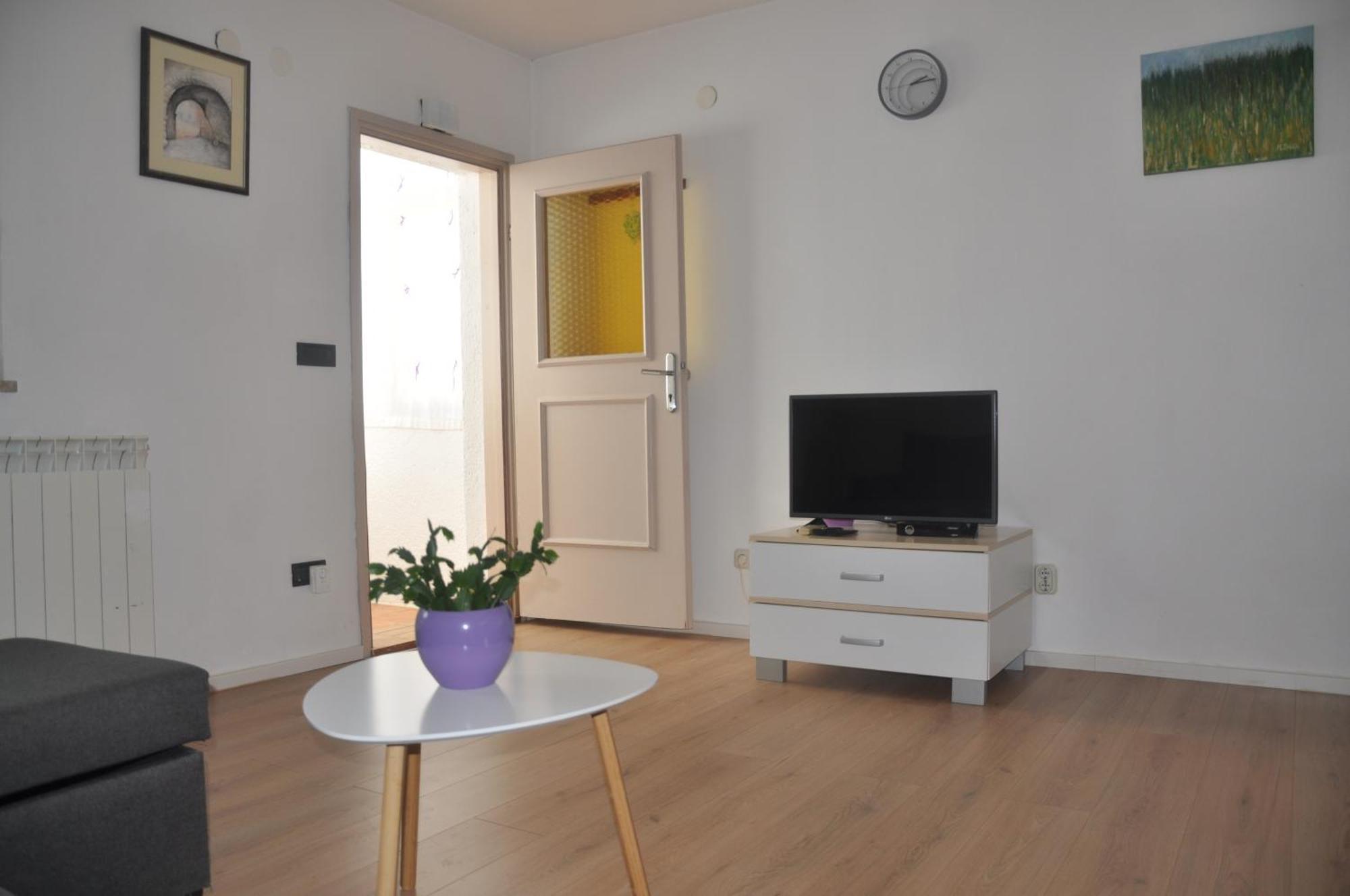 Apartman Mirna ロヴィニ エクステリア 写真