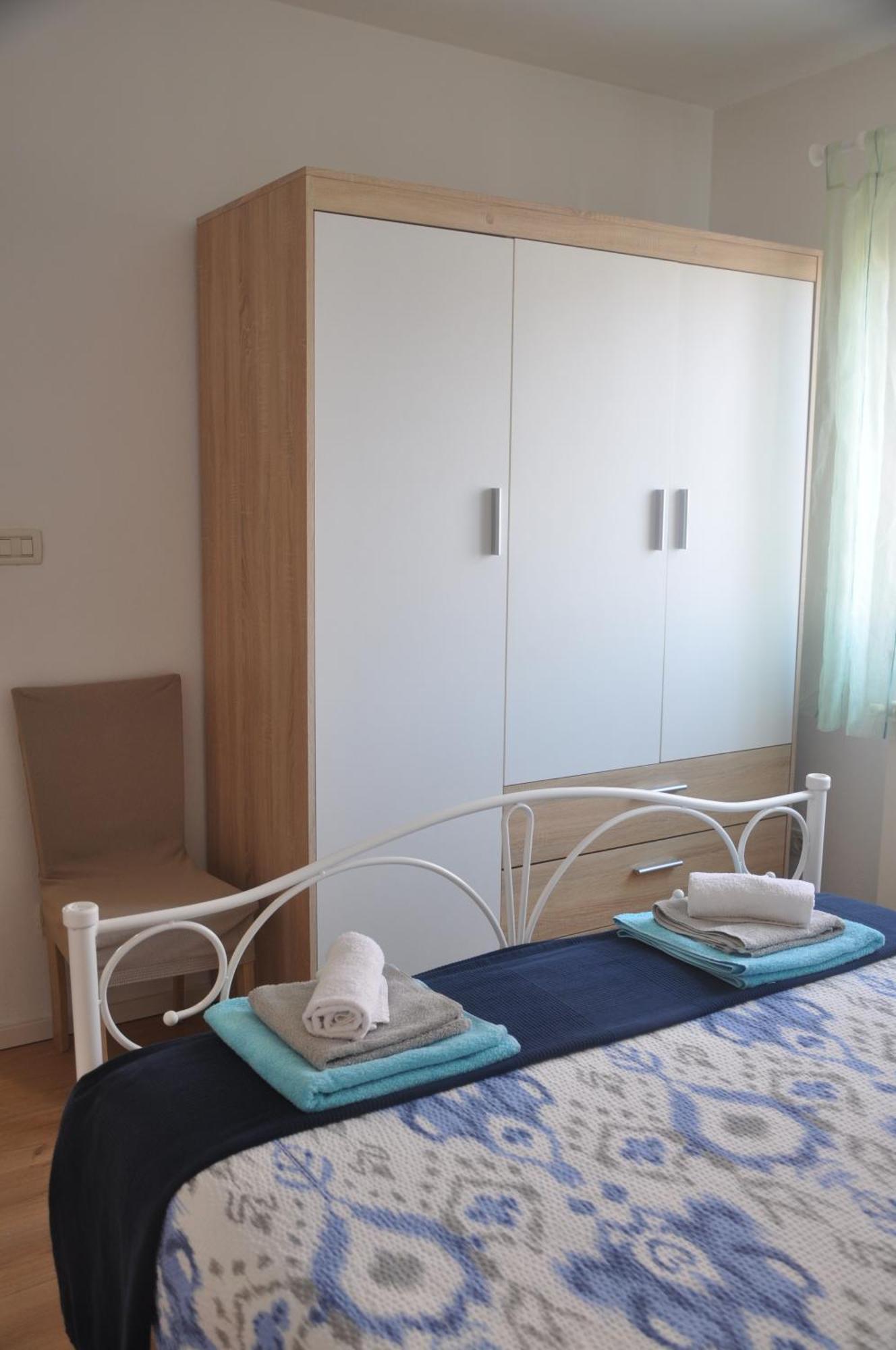 Apartman Mirna ロヴィニ エクステリア 写真