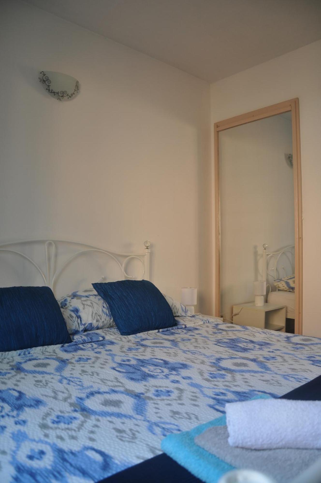Apartman Mirna ロヴィニ エクステリア 写真