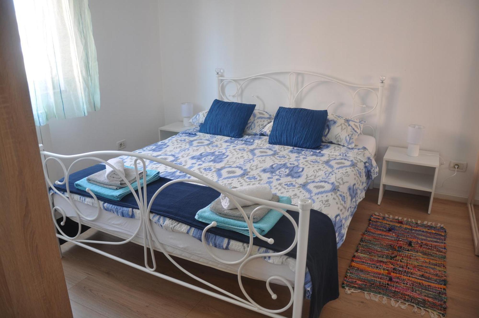 Apartman Mirna ロヴィニ エクステリア 写真